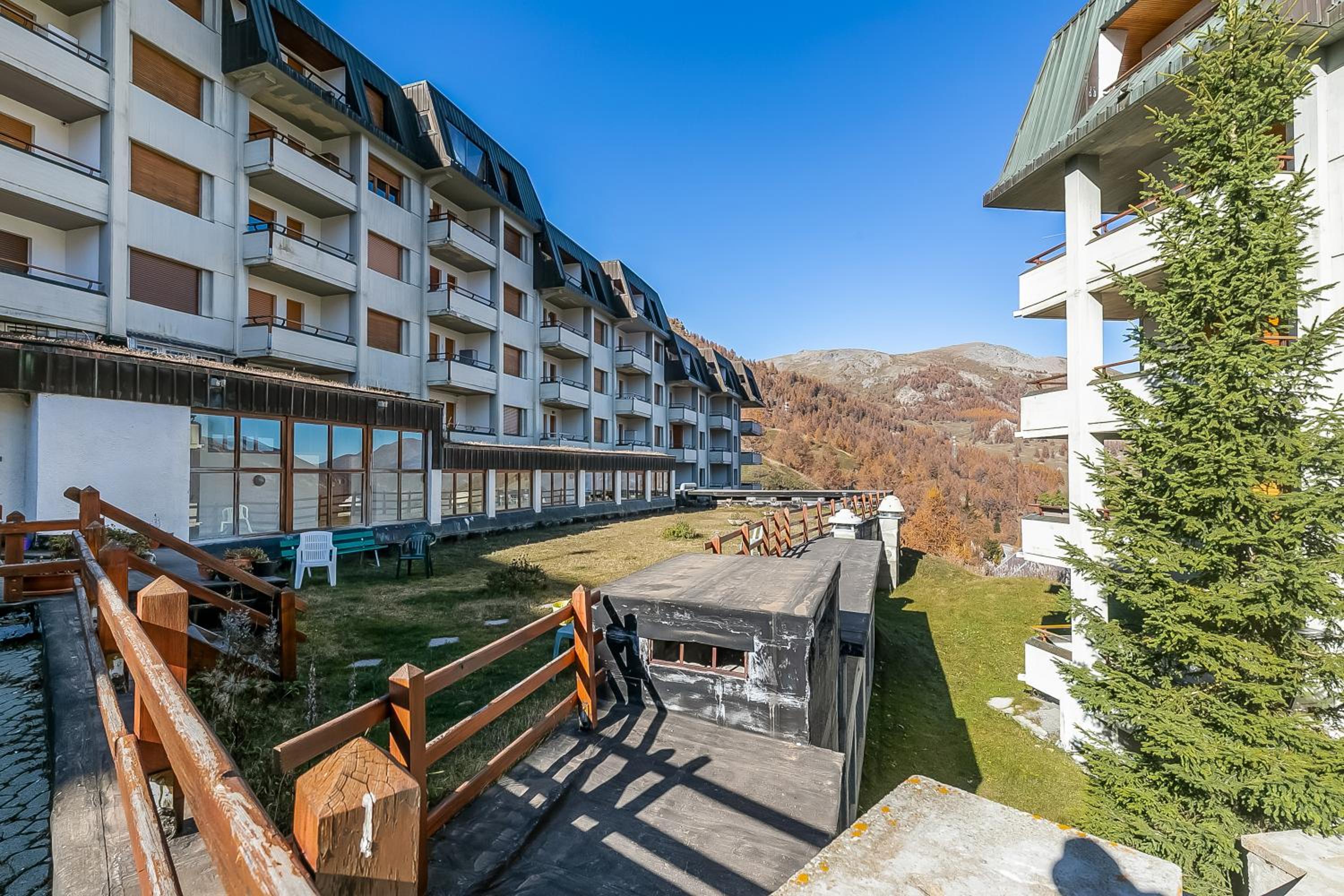 Wolf & Deer Apartment Ski-In Ski-Out 250m - Happy Rentals view 5