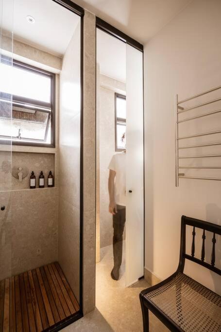 2 Suite Oasis Escape in Chaotic SP