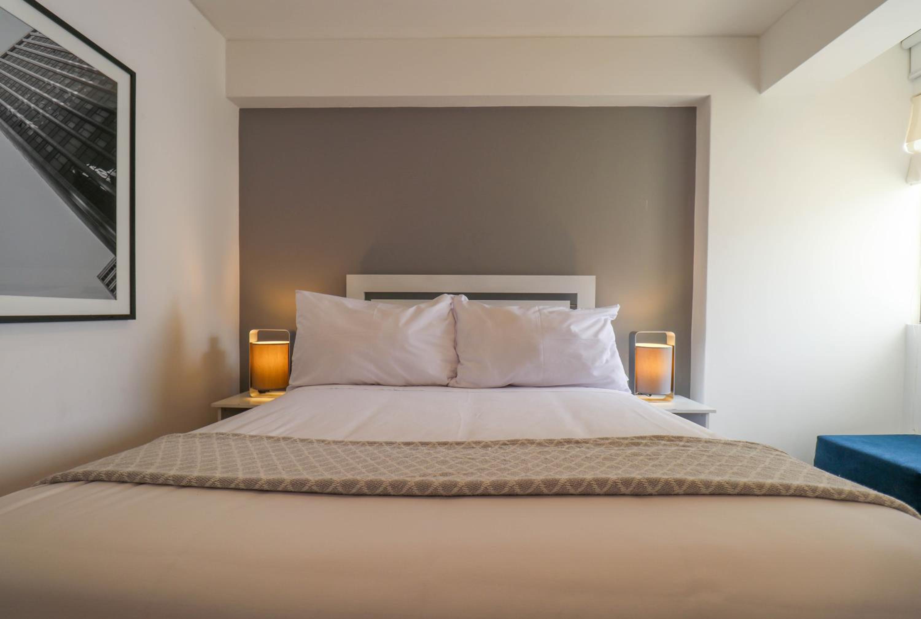 Lovely 3BR with Balcony in Miraflores