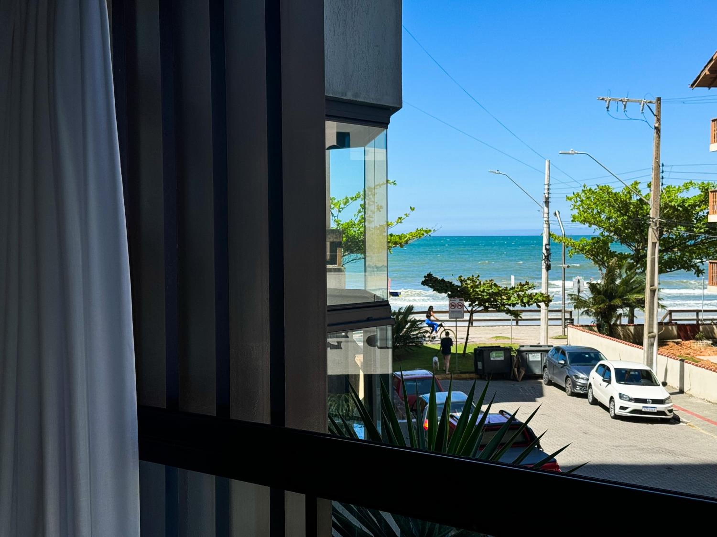PÉ NA AREIA 30 passos do mar Apto 102