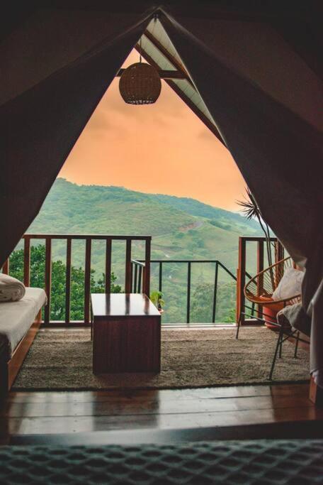 Alas Romantic Chalet Monteverde