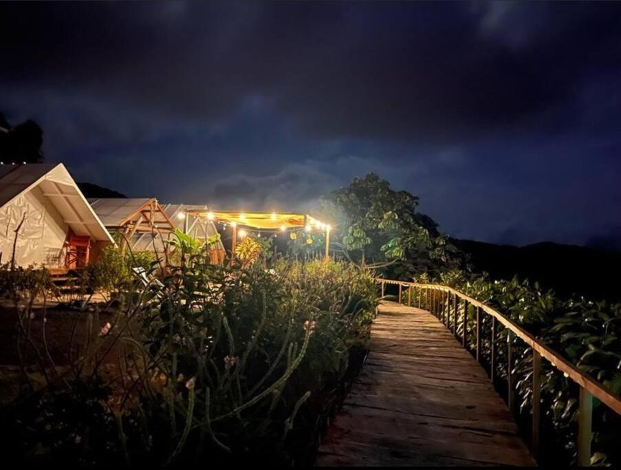Alas Romantic Chalet Monteverde