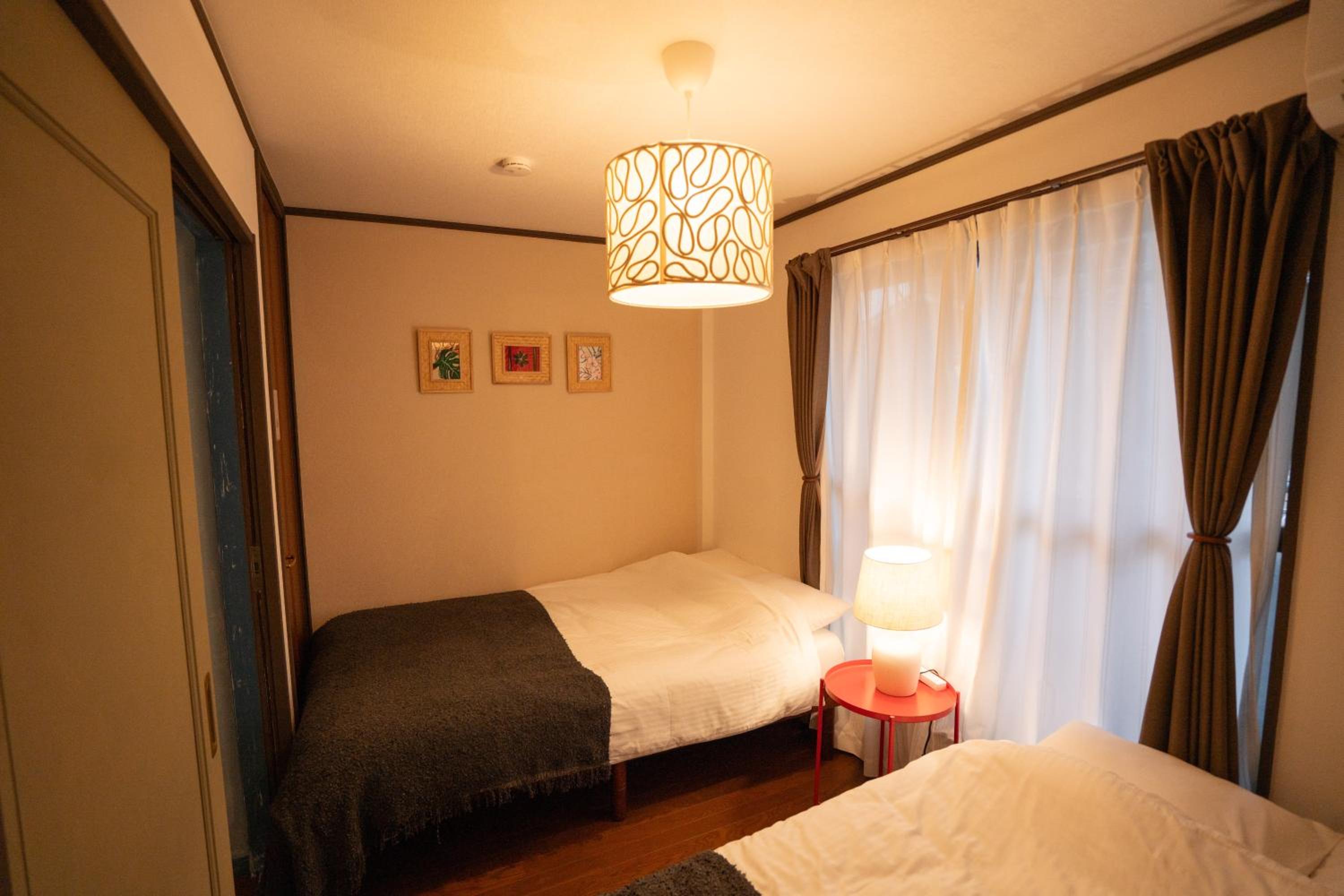 Free Parking 8 guests Entire House Art House
