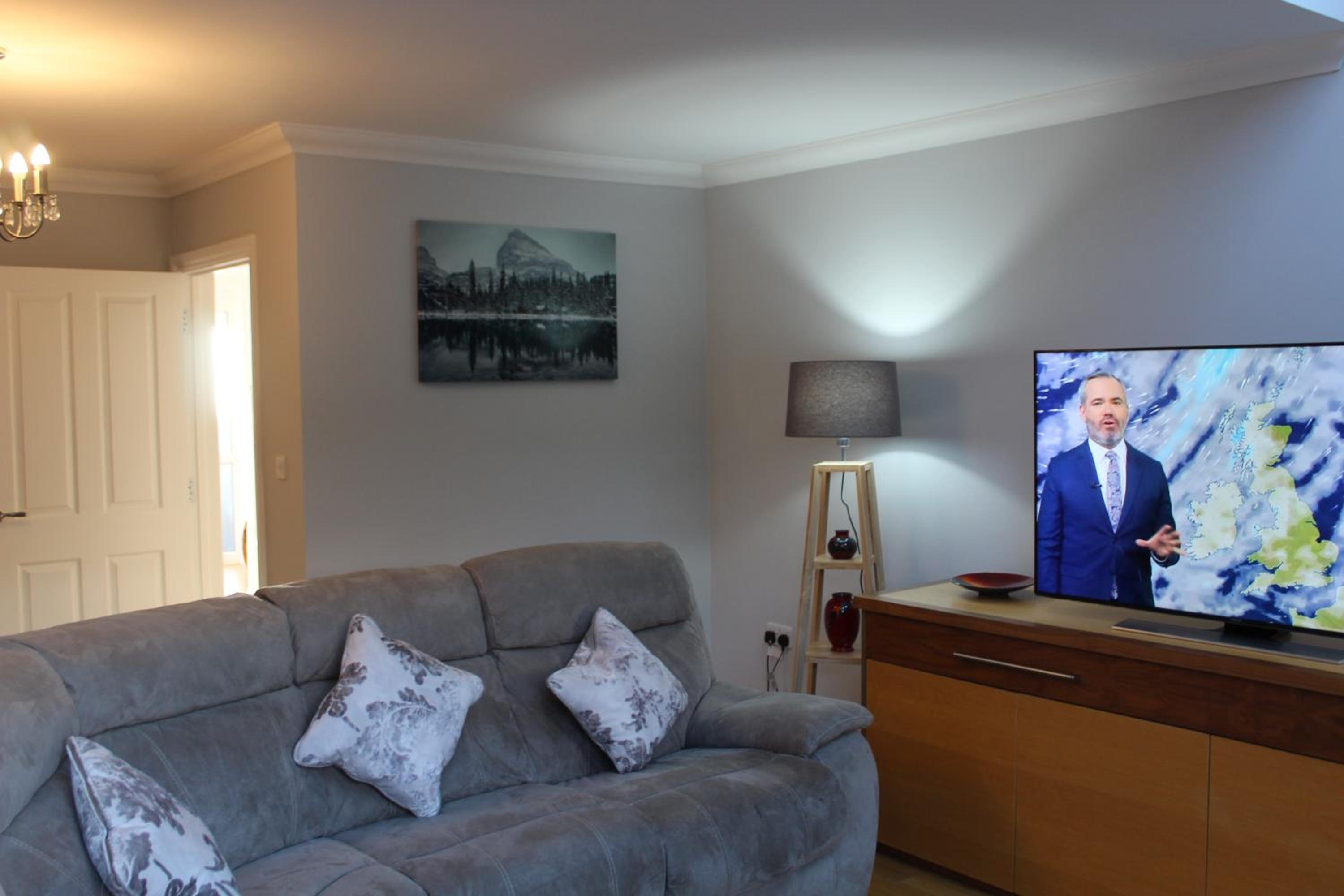 Stylish 4 bedroom house in Twickenham view 2