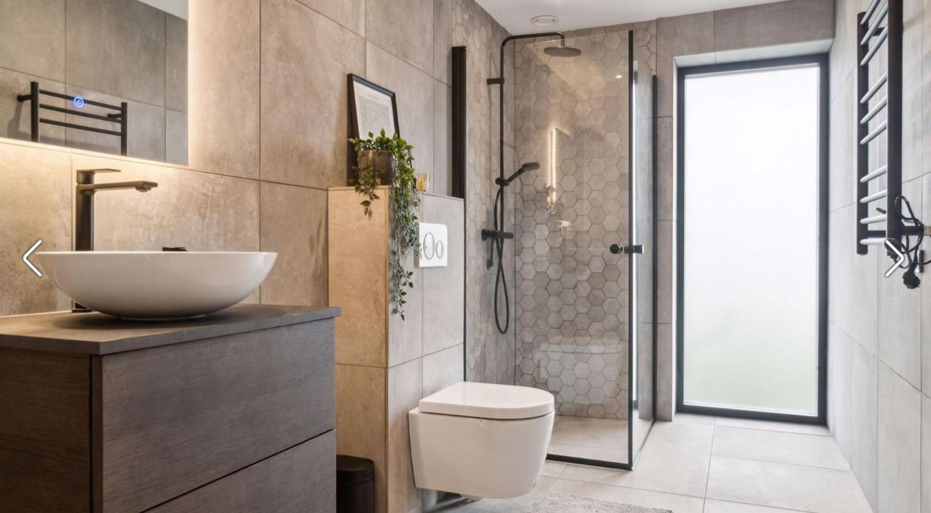 Bright, Quiet, Comfortable Room In A Luxury Home view 5