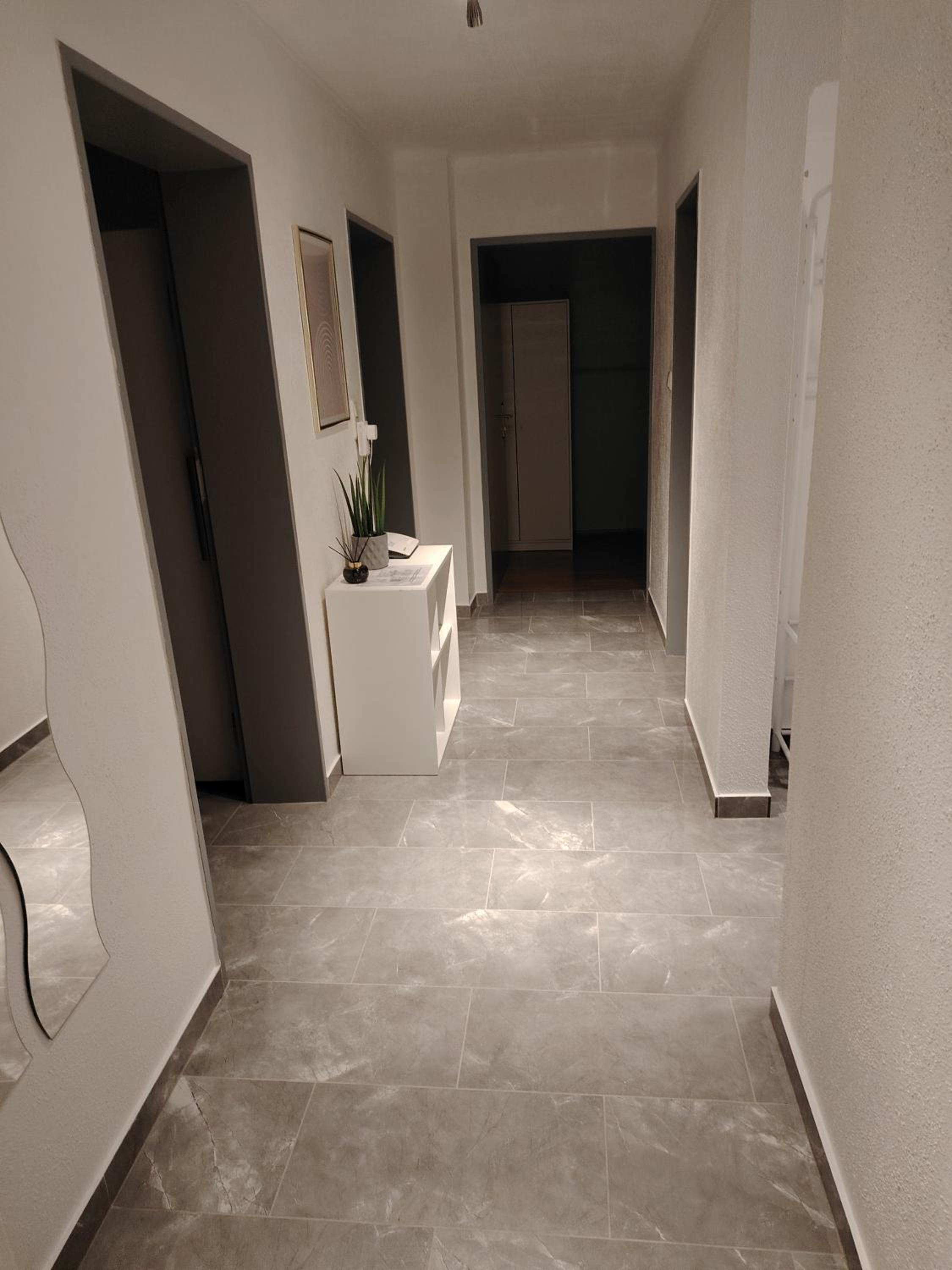 geräumige 4 Zimmer Wohnung mit Balkon