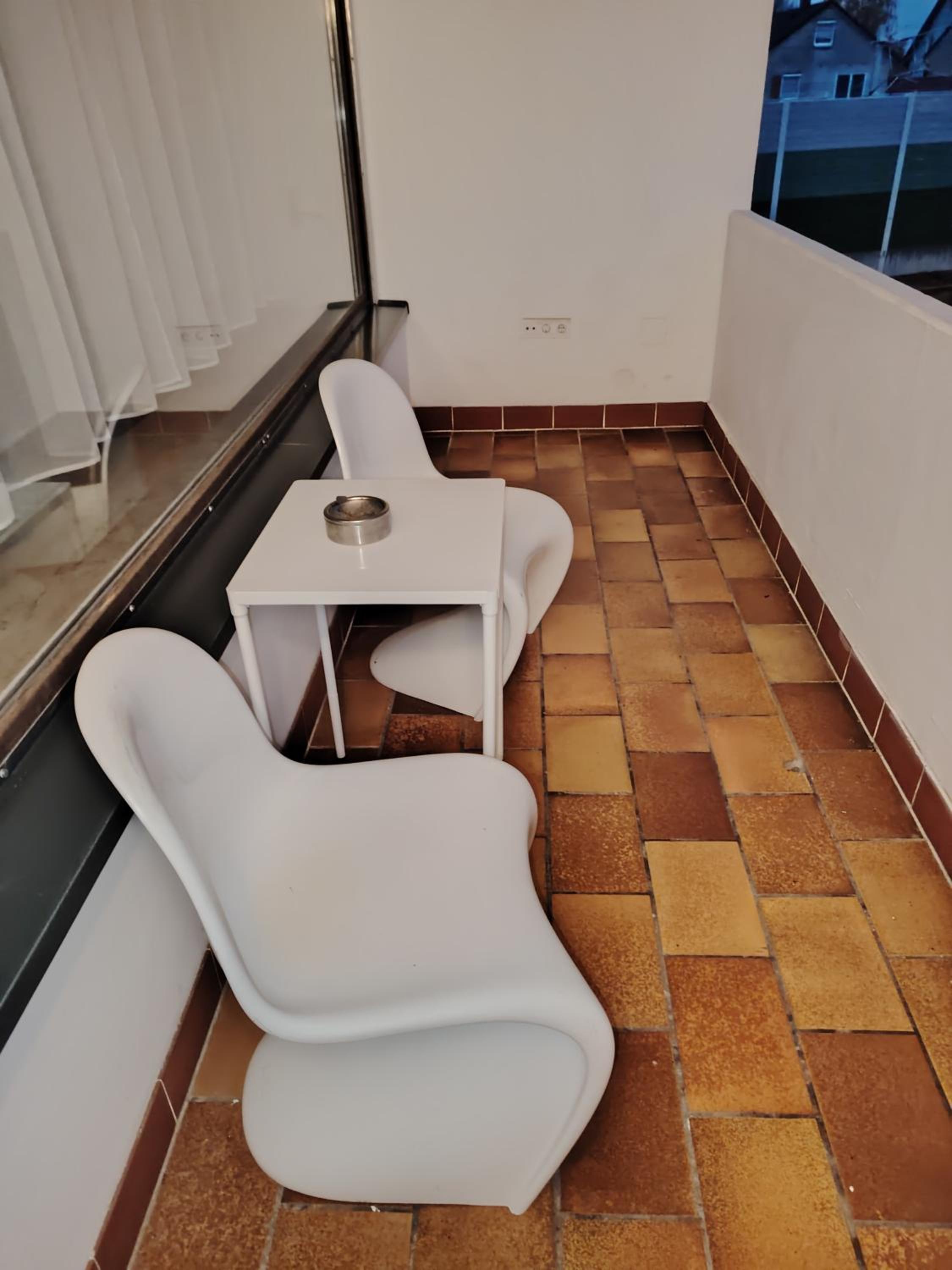 geräumige 4 Zimmer Wohnung mit Balkon