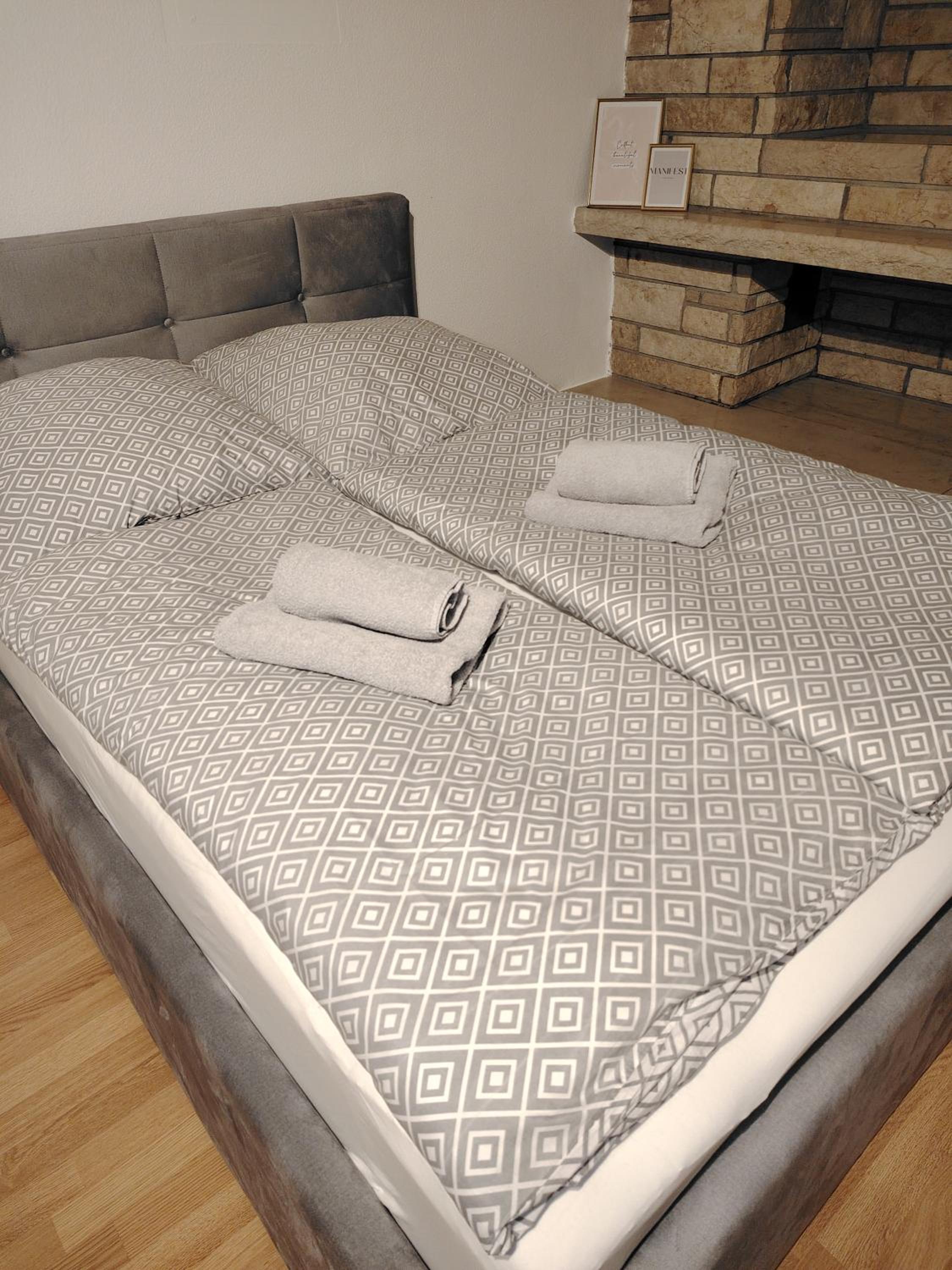 geräumige 4 Zimmer Wohnung mit Balkon