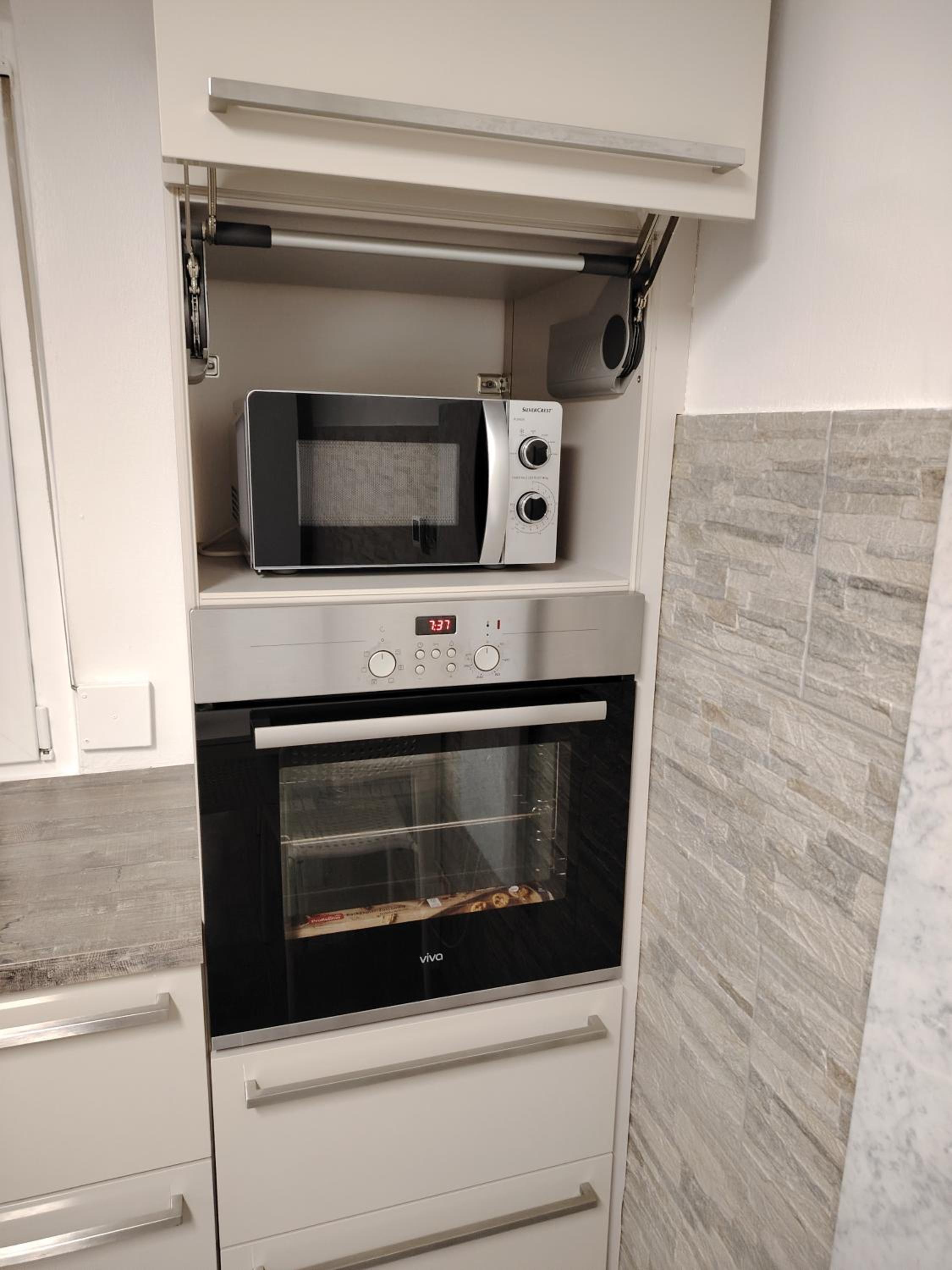 geräumige 4 Zimmer Wohnung mit Balkon