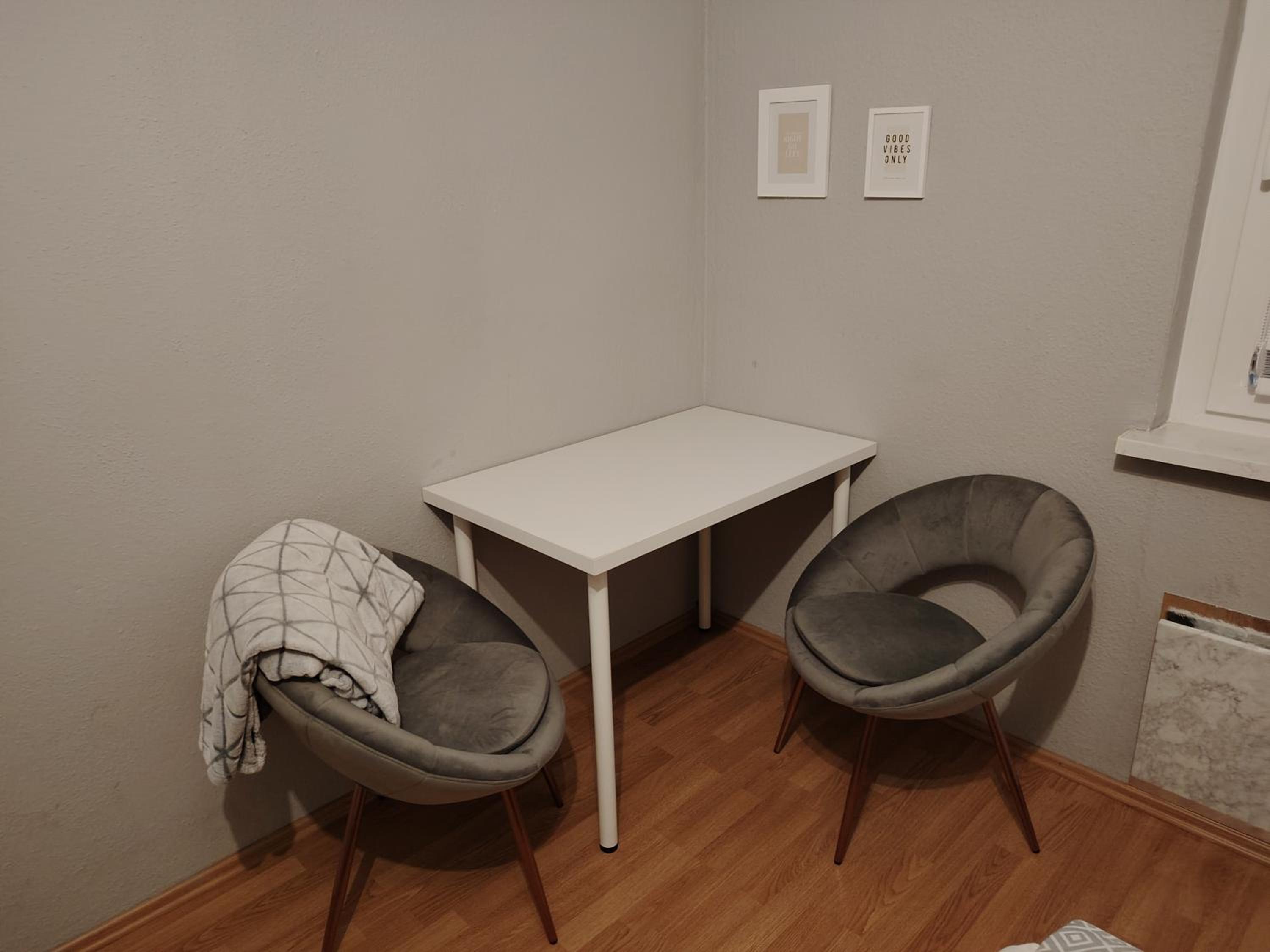 geräumige 4 Zimmer Wohnung mit Balkon