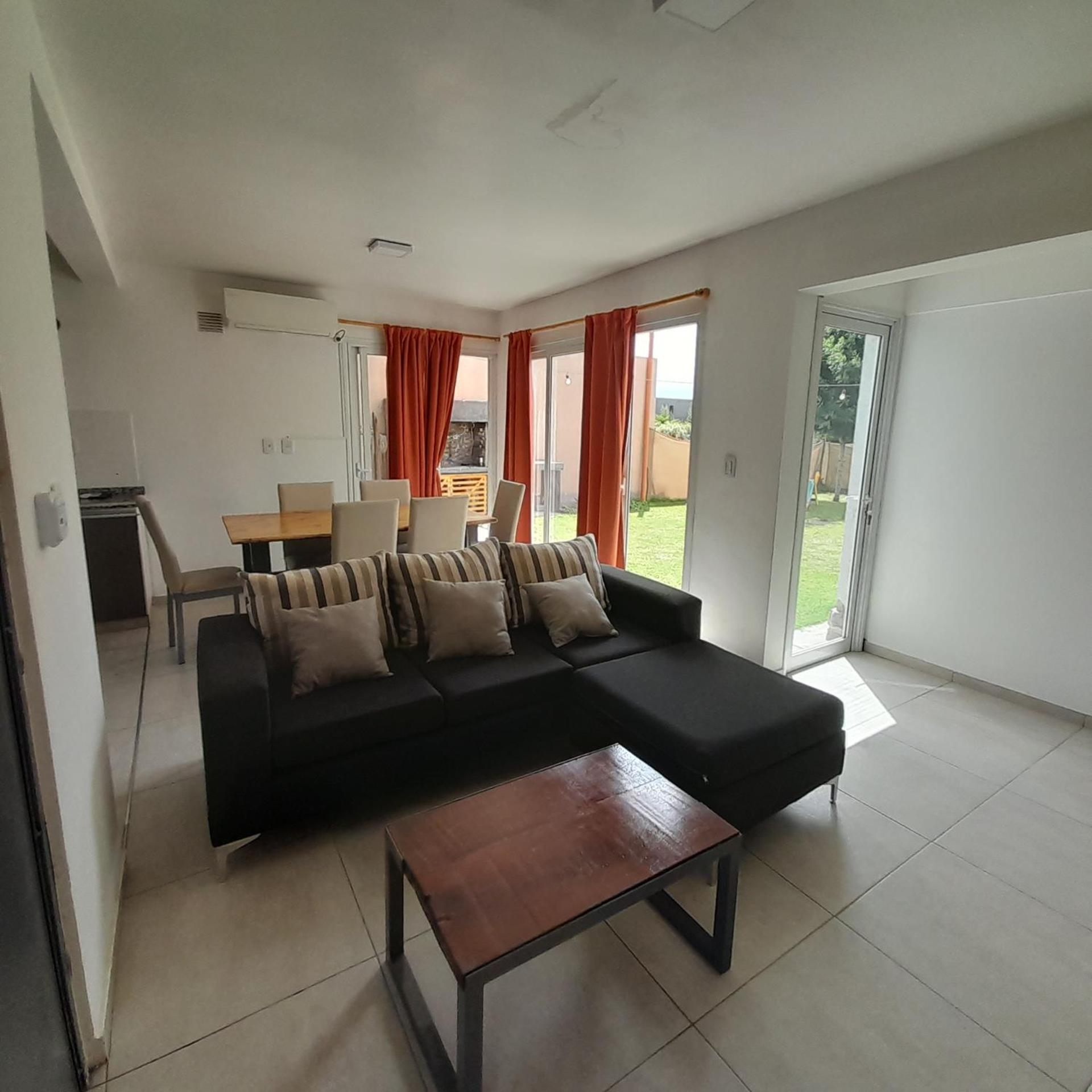 Casa en Maipú entre Lomas