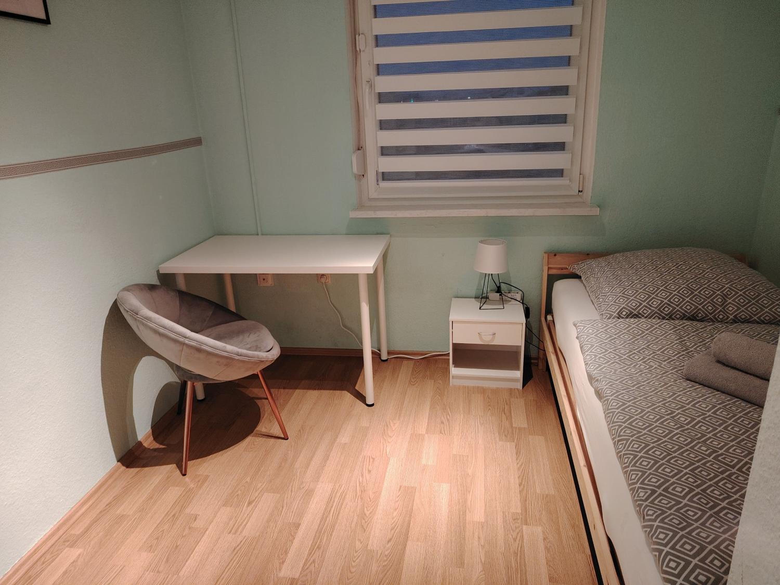 geräumige 4 Zimmer Wohnung mit Balkon