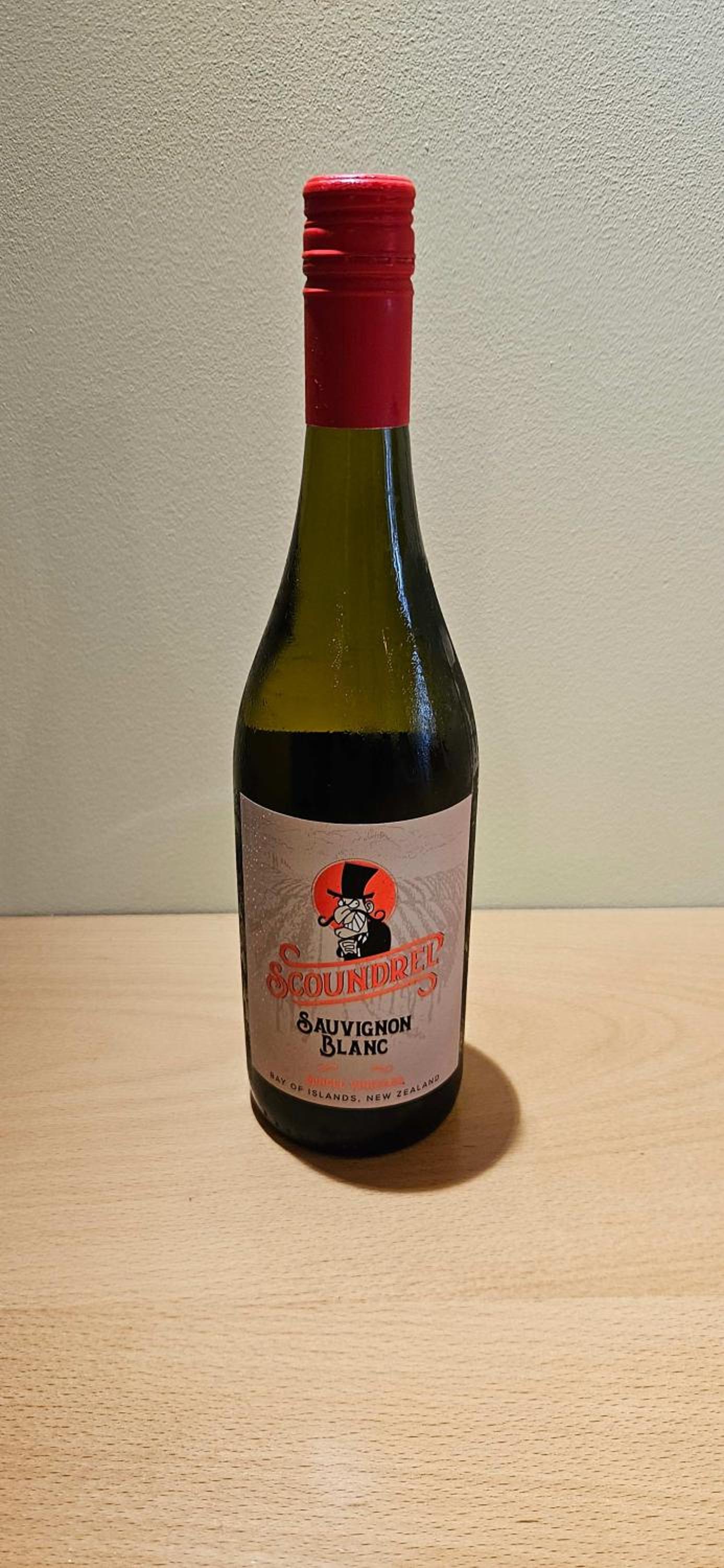 Viaduct Studio Parking Wine by Zodiak Stays view 4