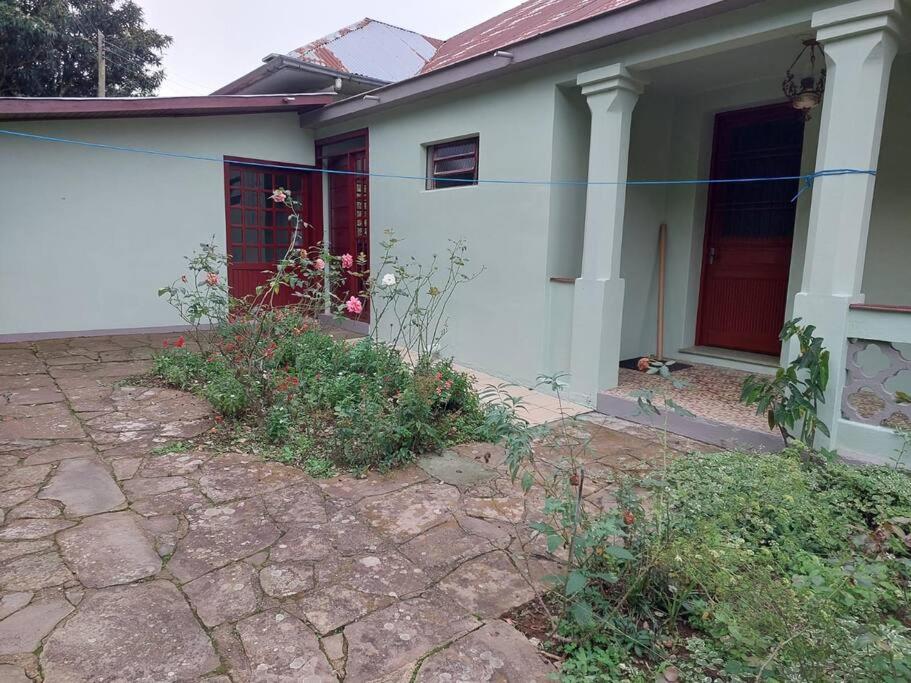 Casa tradicinal de colônia, ampla e confortável