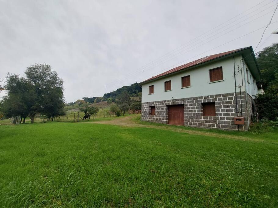 Casa tradicinal de colônia, ampla e confortável