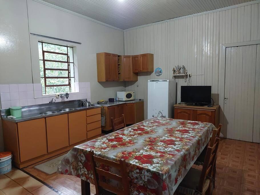 Casa tradicinal de colônia, ampla e confortável