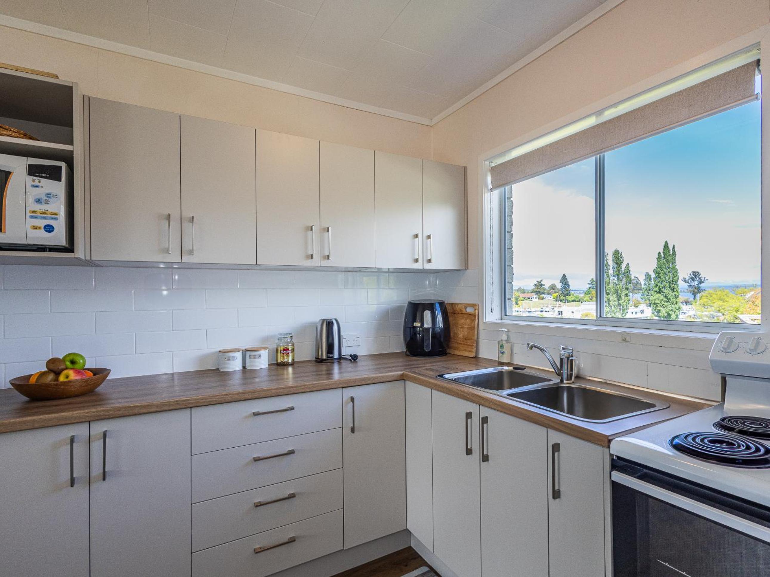 Central Riverside Retreat - Taupo Holiday Home view 5