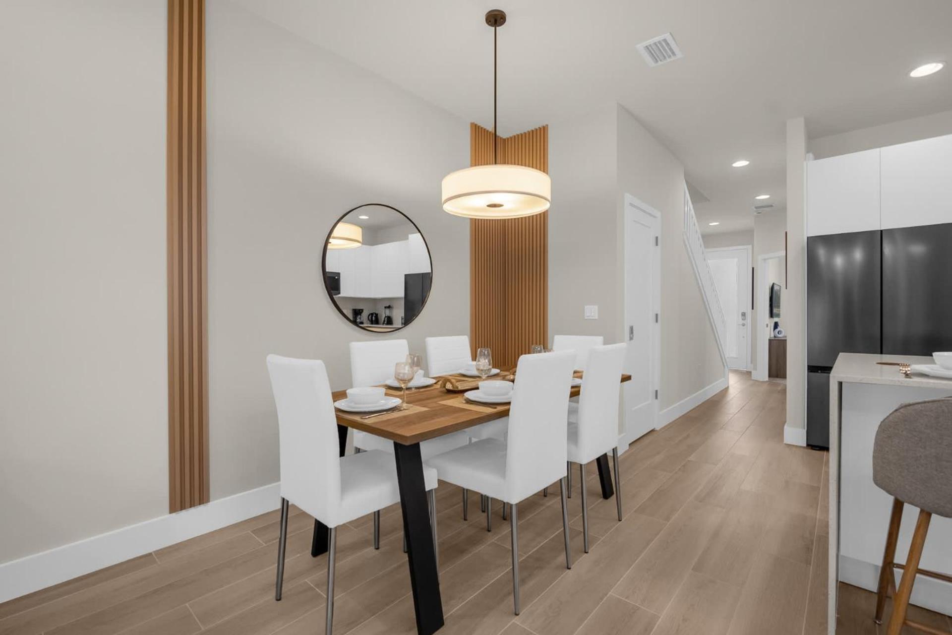 Upstay - Modern Home w Pool in New Development