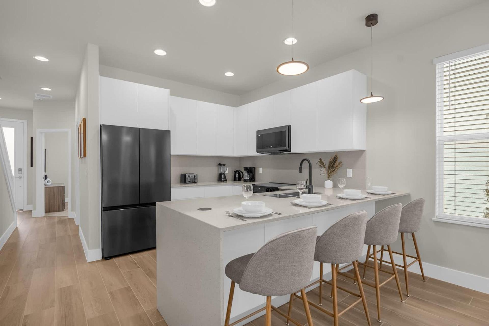 Upstay - Modern Home w Pool in New Development