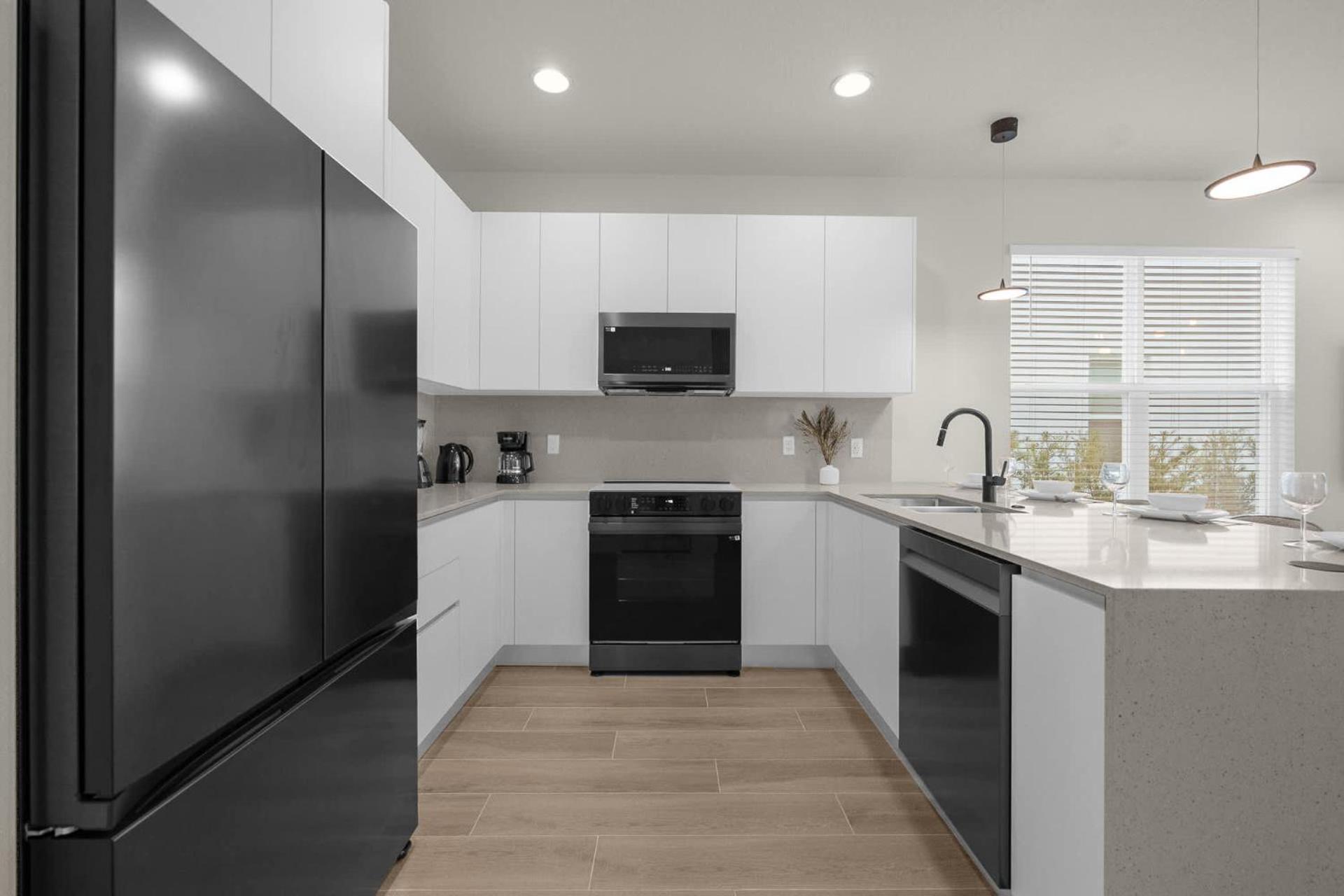 Upstay - Modern Home w Pool in New Development