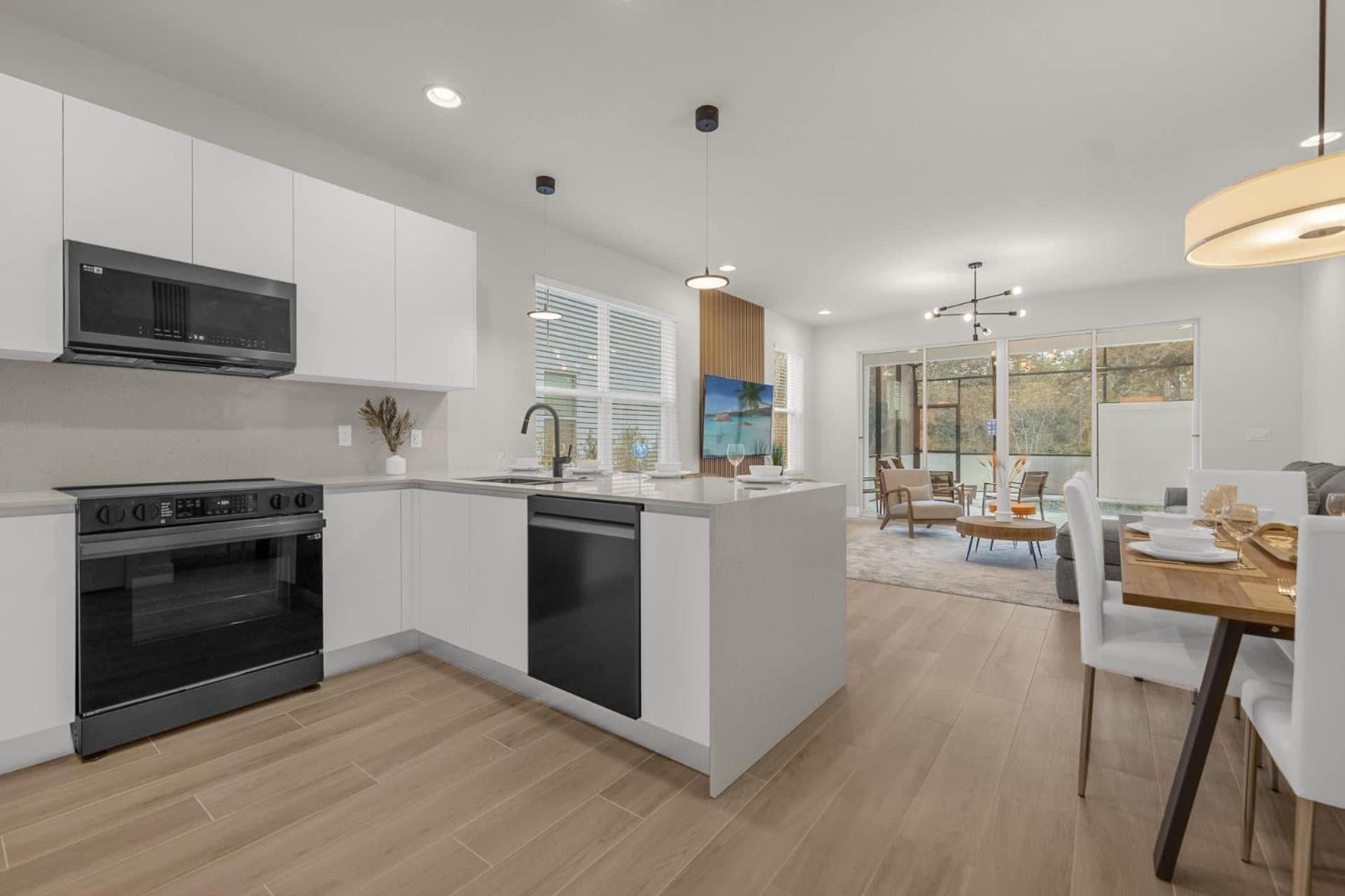 Upstay - Modern Home w Pool in New Development