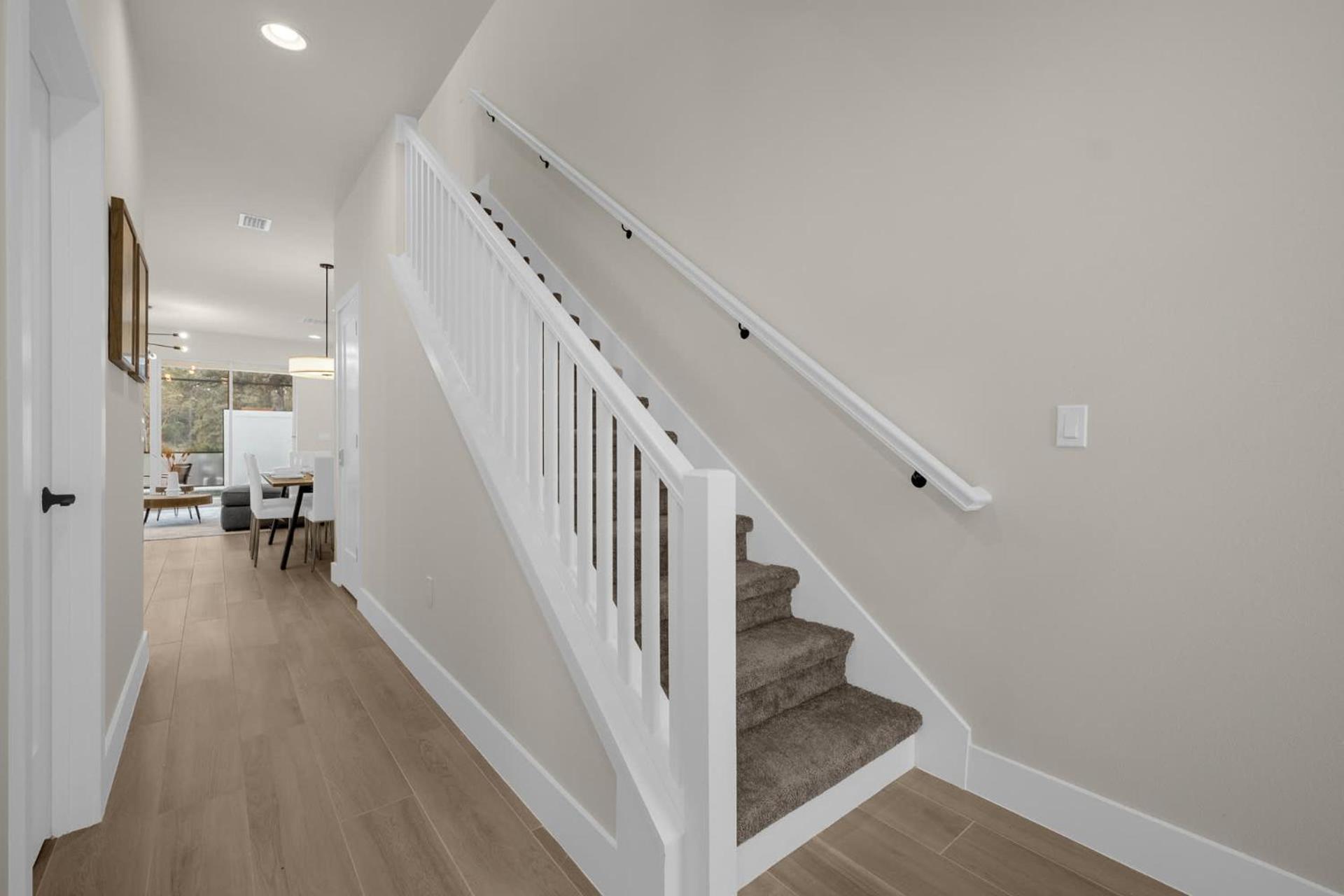 Upstay - Modern Home w Pool in New Development