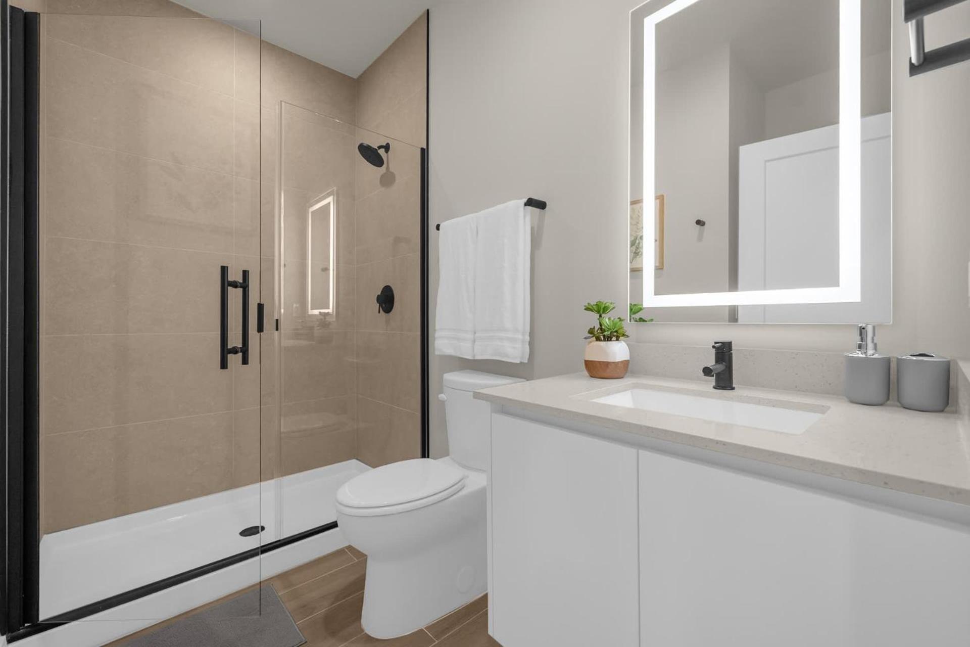Upstay - Modern Home w Pool in New Development