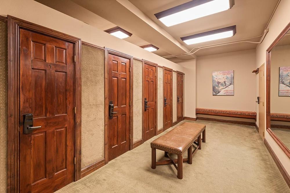 Chamonix 30, Snowmass Ski-In Ski-Out Condo with Shared Pool, Hot Tub & Gym view 3
