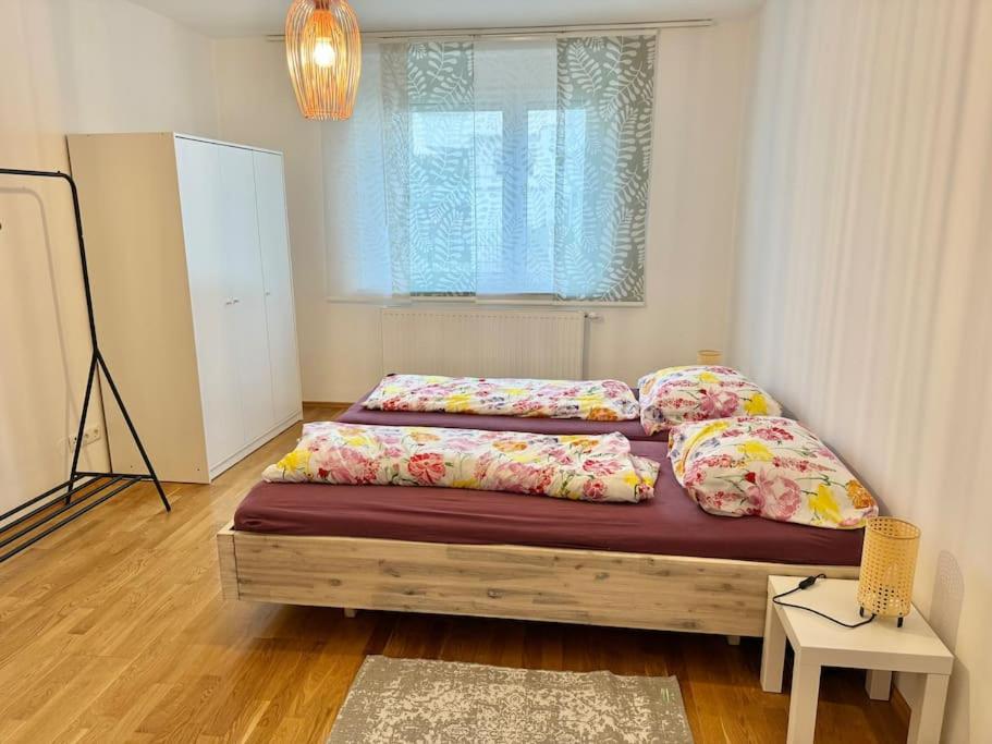 Happy Home near Airport with Free Parking
