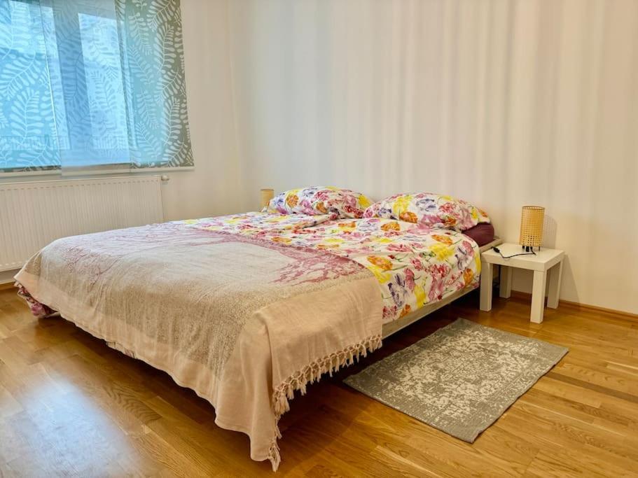 Happy Home near Airport with Free Parking