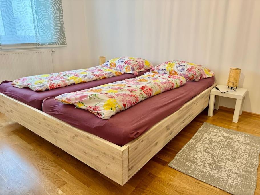 Happy Home near Airport with Free Parking