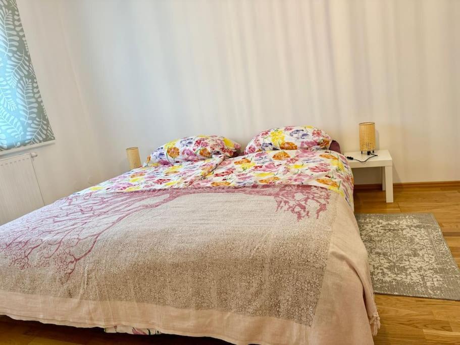 Happy Home near Airport with Free Parking