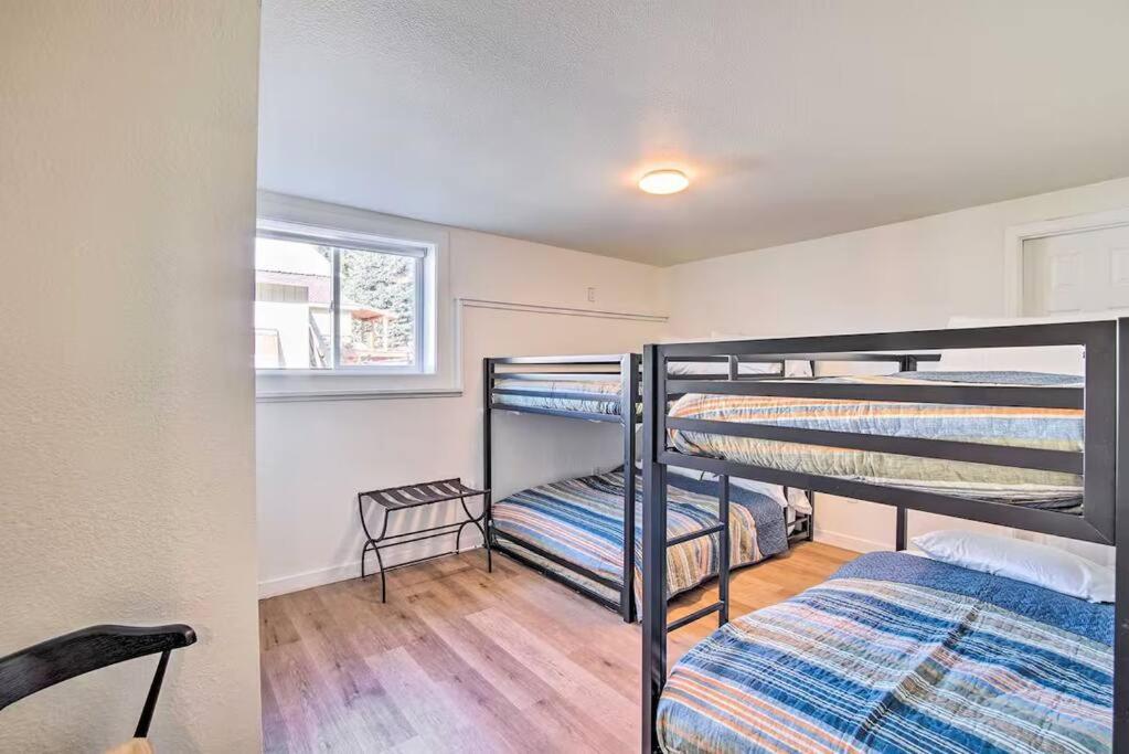 Rustic Mountain Oasis with King Bed and Pet Friendly