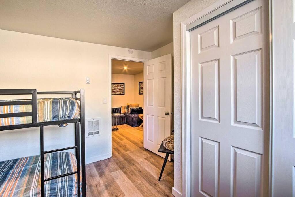 Rustic Mountain Oasis with King Bed and Pet Friendly