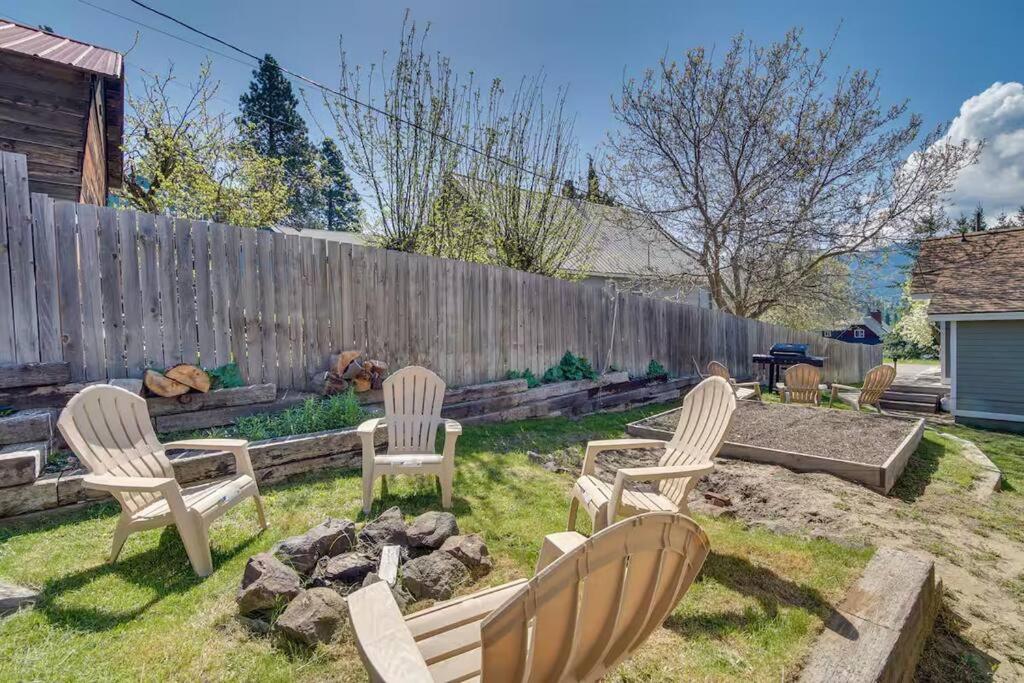 Rustic Mountain Oasis with King Bed and Pet Friendly