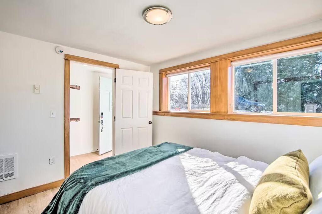 Rustic Mountain Oasis with King Bed and Pet Friendly