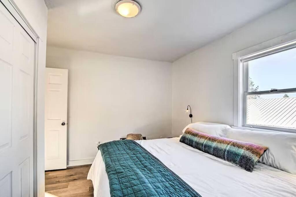 Rustic Mountain Oasis with King Bed and Pet Friendly