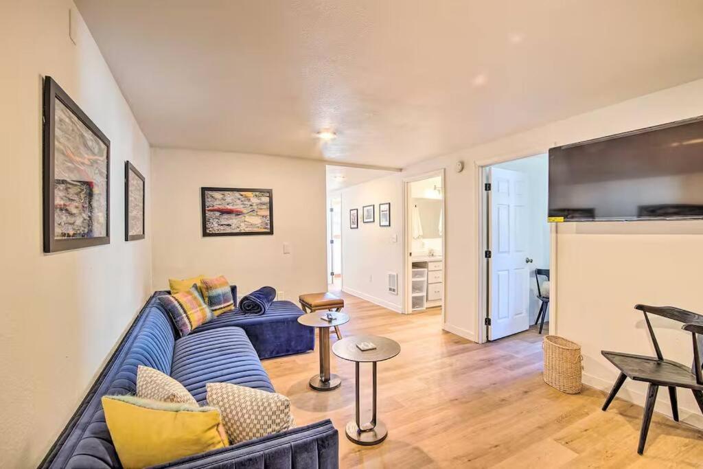 Rustic Mountain Oasis with King Bed and Pet Friendly
