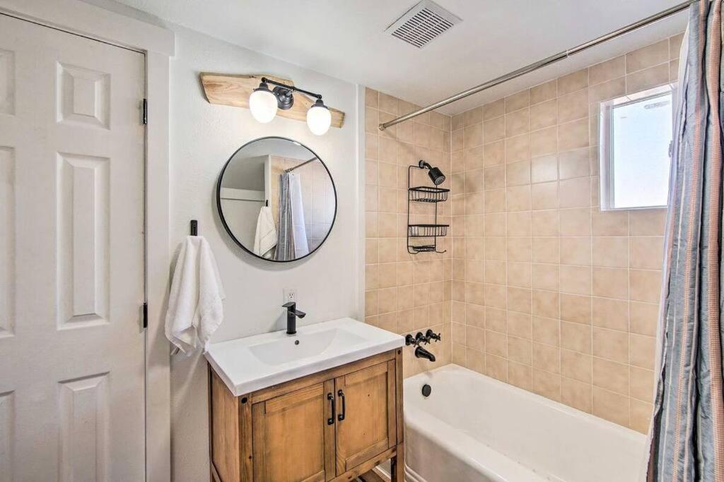 Rustic Mountain Oasis with King Bed and Pet Friendly