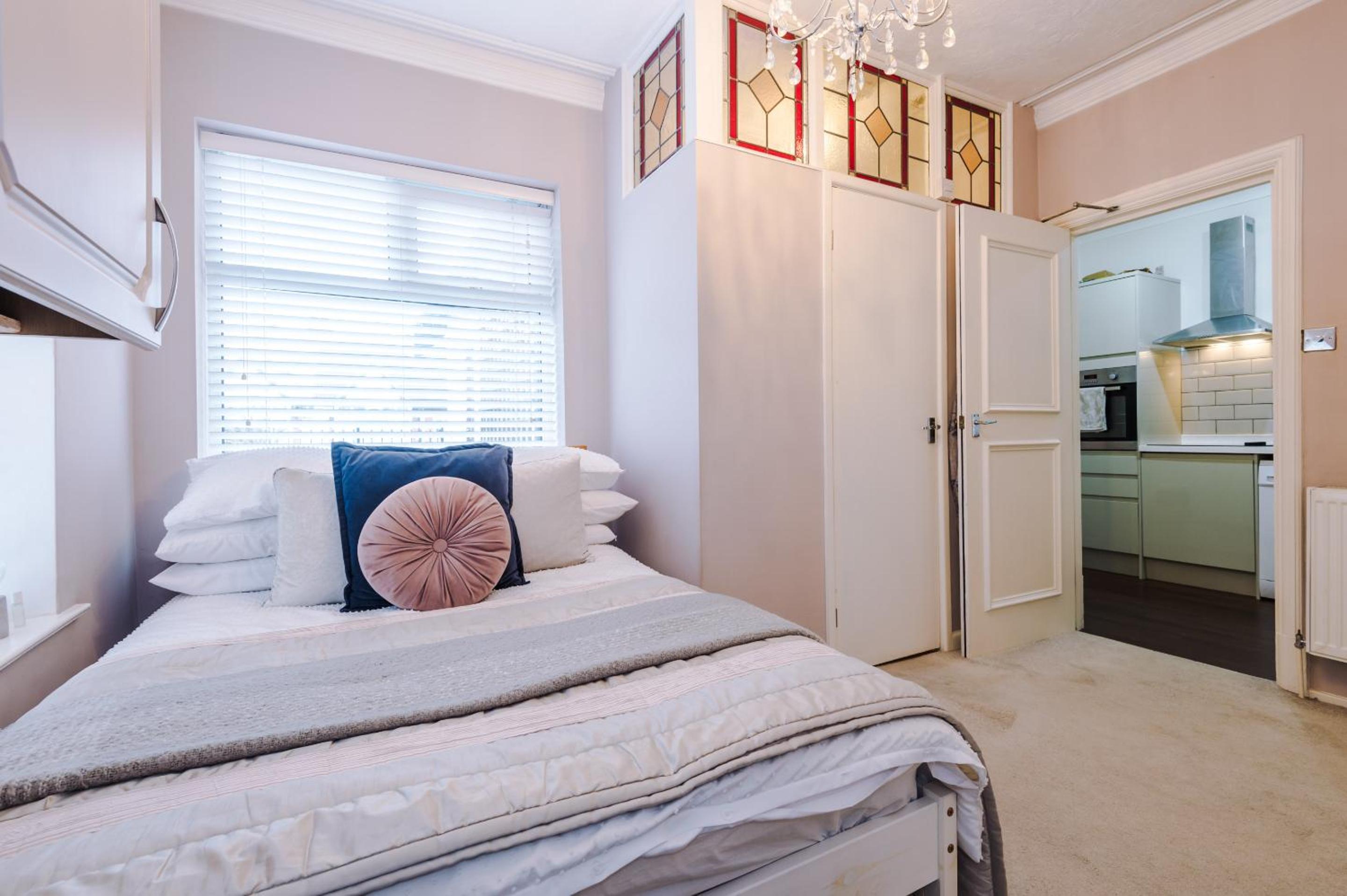 Stylish 1-Bed Apartment in St. Annes view 4