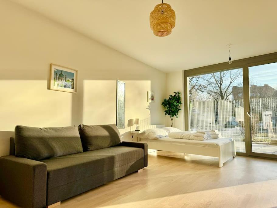 Bright Spacious Maisonette with Garden