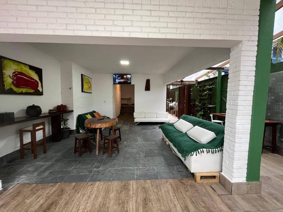 Canto das Toninhas Guest House