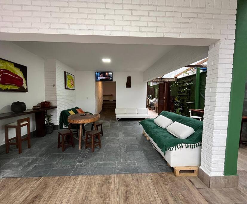 Canto das Toninhas Guest House