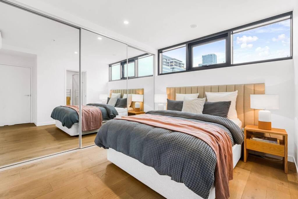 StayAU Luxurious Penthouse 3BR Panoramic Views