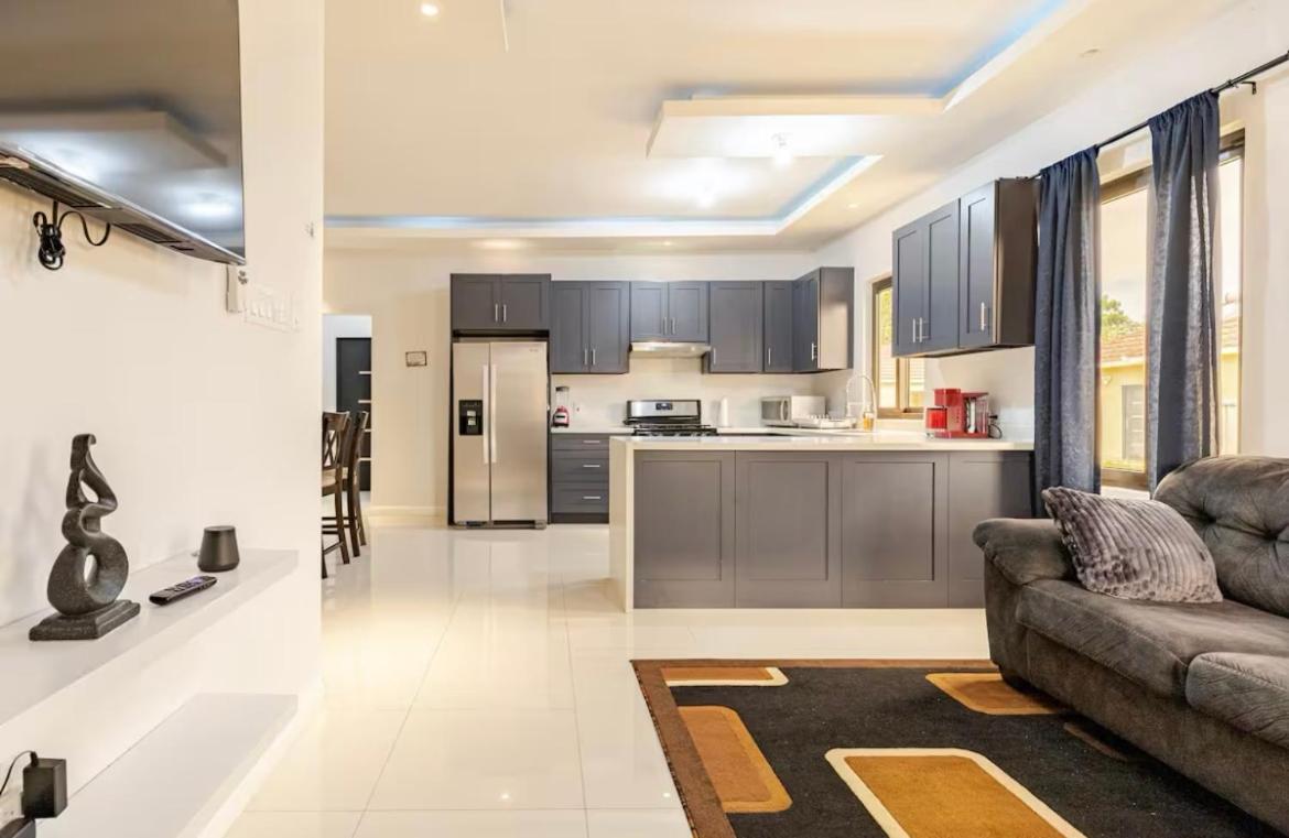 Haven Luxurious Inn Ochi Rios view 4