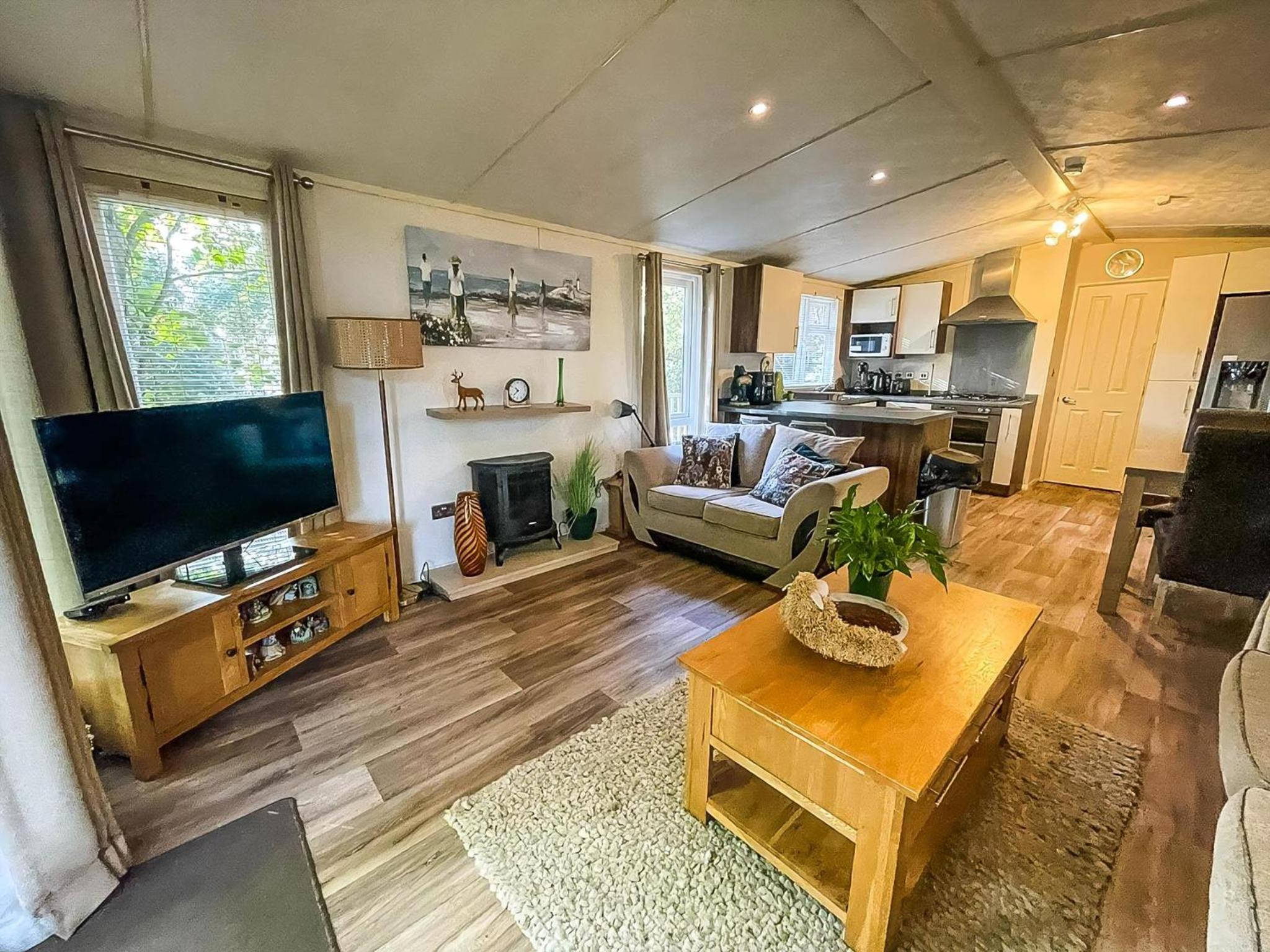 Pet Friendly, Luxury Caravan For Hire In Suffolk By The Beach Ref 32203Og view 2