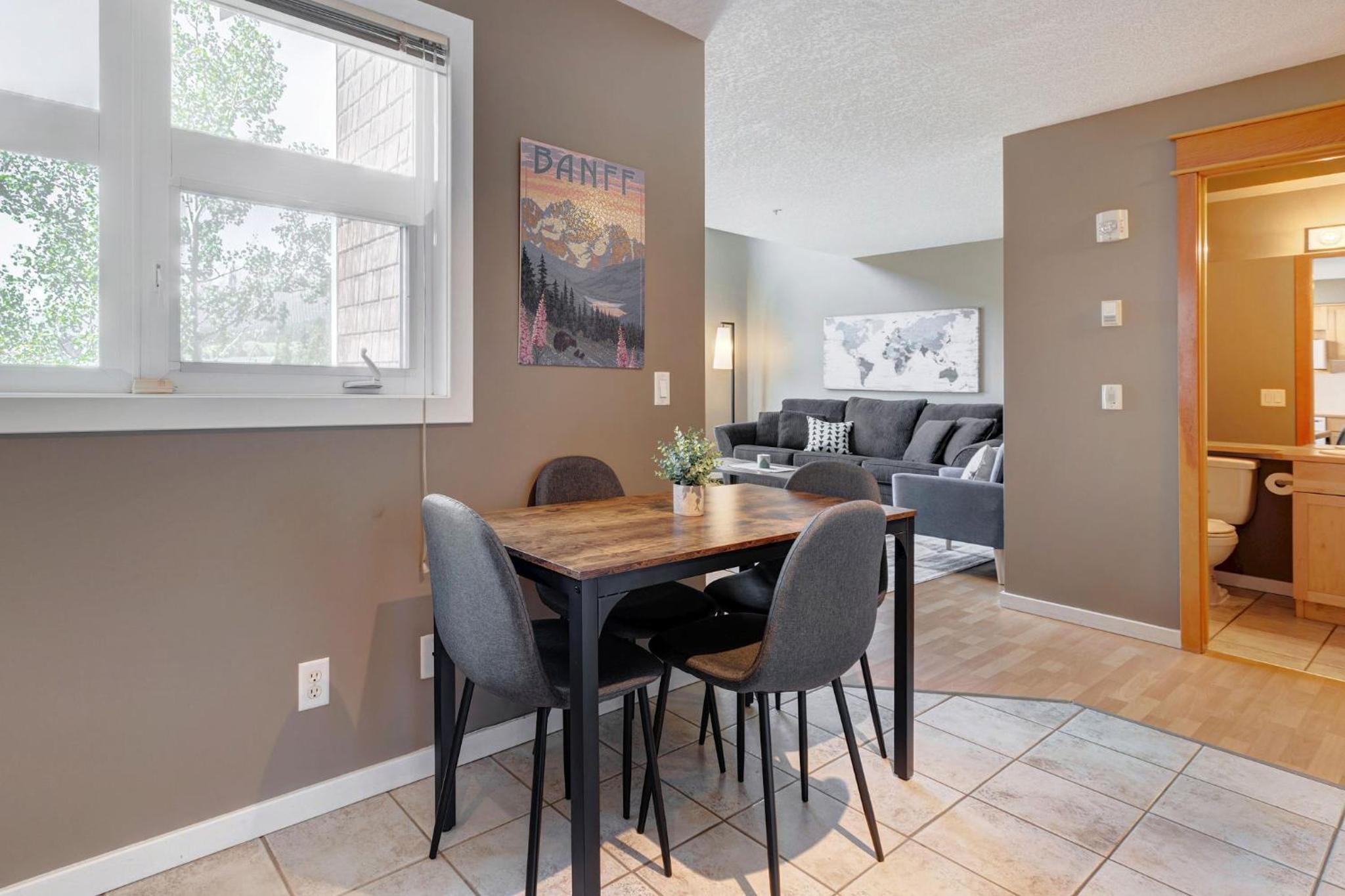 Cozy Condo with Epic Mountain Views, Parking, Air Con