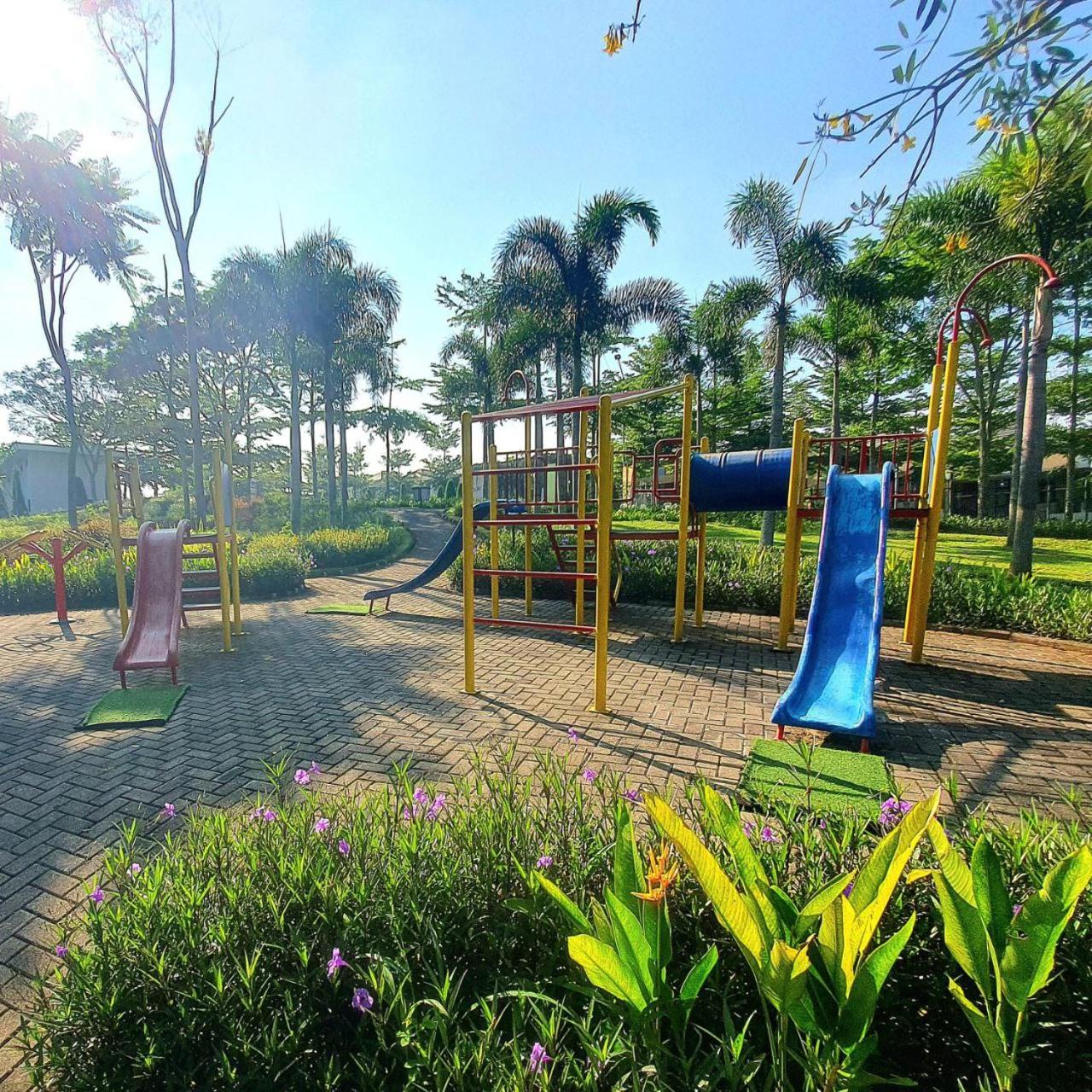 RAM Homestay Sharia, 5 Adults 1 Child, Ideal Stay Between Bromo & South Malang Beaches