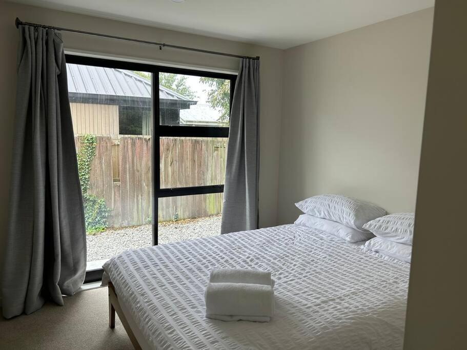 New three bedroom family stay near the University view 4
