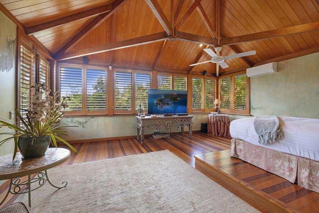 Fuller Holidays -Ocean House - Beachfront Suffolk Park